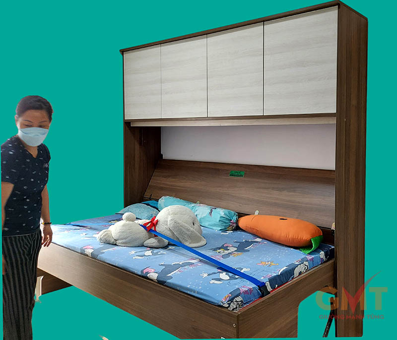 Giường gấp kết hợp bàn học – Giải pháp tối ưu cho phòng ngủ hiện đại 4 Giường gấp kết hợp bàn học thông minh cho bé, thiết kế gỗ màu sáng – tối, có tủ trên và bàn học giữ nguyên đồ khi hạ giường.