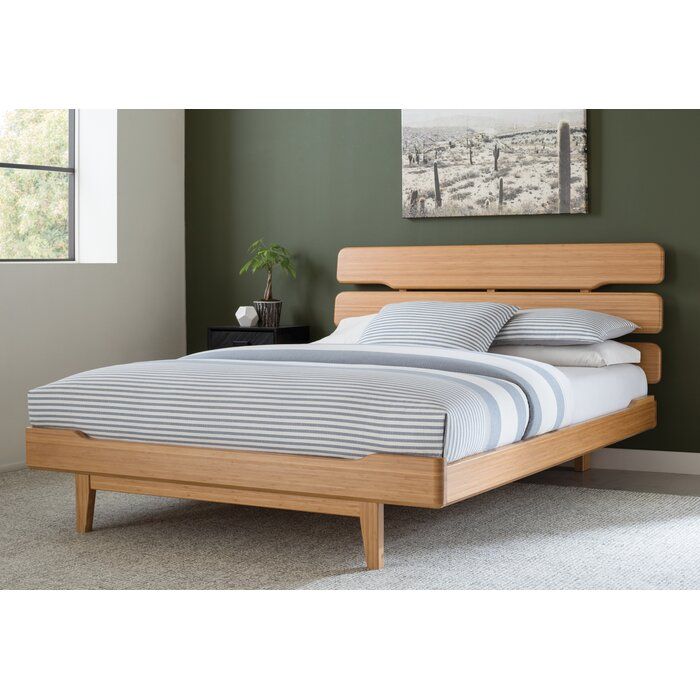 20 mẫu giường gỗ đẹp được ưa chuộng hiện nay 3 Mẫu giường ngủ gỗ hiện đại thiết kế thấp, đầu giường liền tab gỗ, phong cách tối giản sang trọng